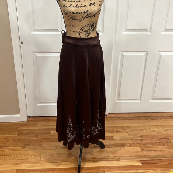 Long brown satin skirt. - Picture 10 of 12